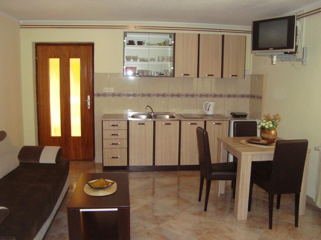Apartment Adela Котор Екстериор снимка
